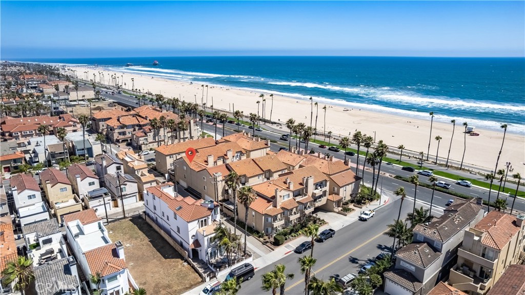 2000 Pacific Coast Highway 203, Huntington Beach, CA 92648 — photo 1