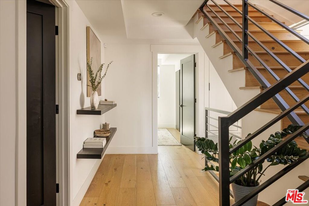 11310 Victory Boulevard, North Hollywood, CA 91606 — photo 1