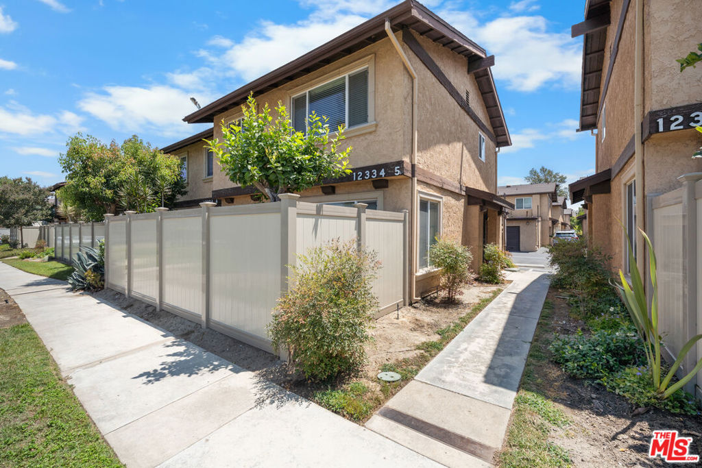 12334 Runnymede Street 5, North Hollywood, CA 91605 — photo 1
