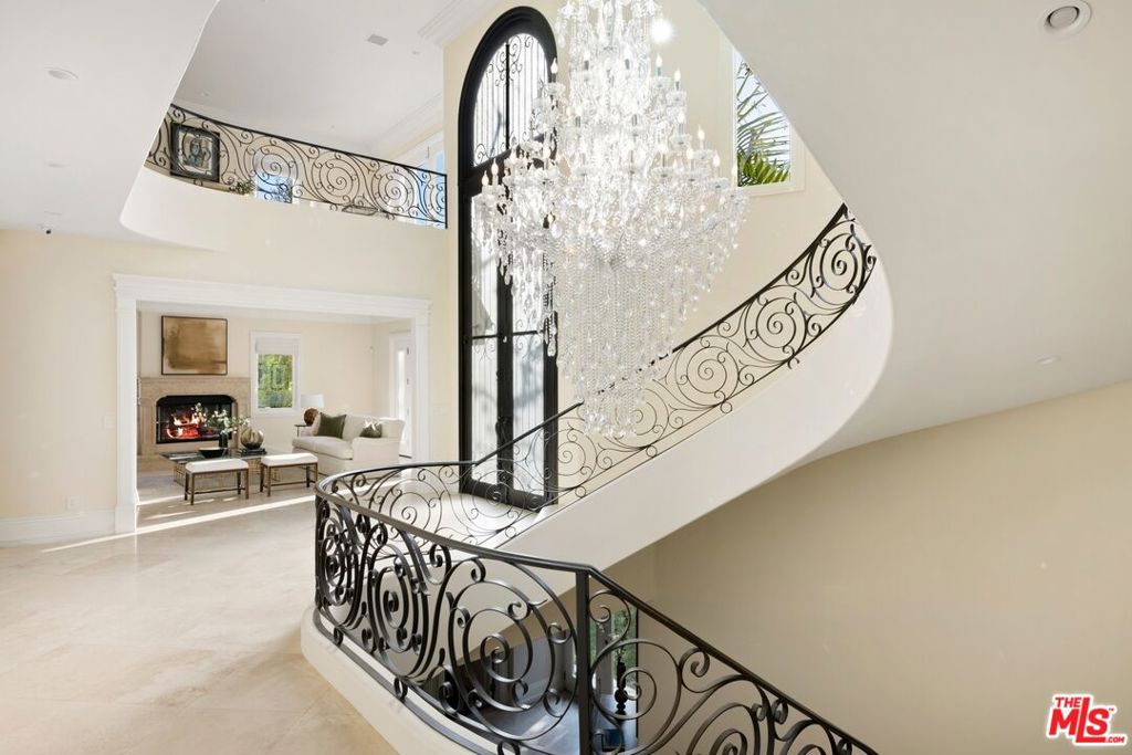 1350 Benedict Canyon Drive, Beverly Hills, CA 90210 — photo 1