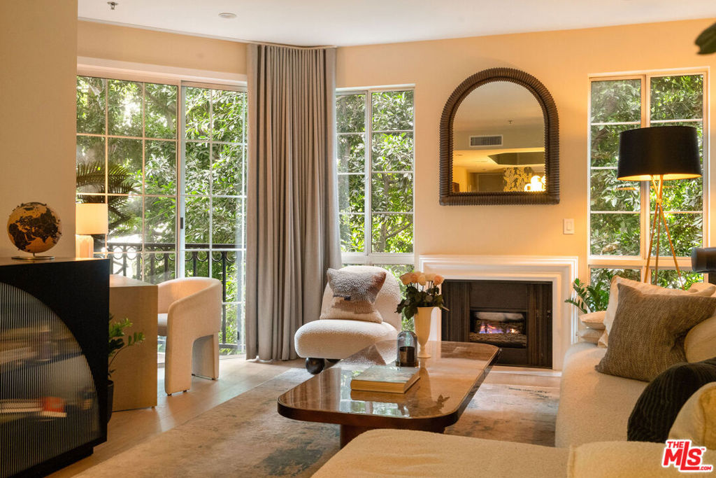585 N Rossmore Avenue 407, Los Angeles, CA 90004 — photo 1