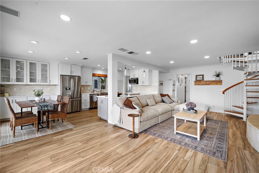 2528 University Drive, Newport Beach, CA 92660 — photo 1