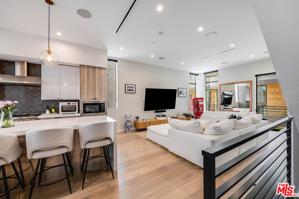 4425 Studio Place, Studio City, CA 91602 — photo 1
