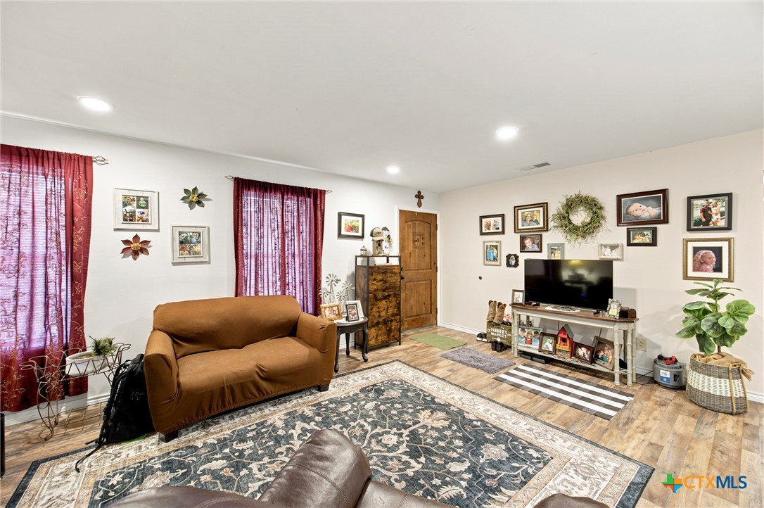 288 County Road 341, La Vernia, TX 78121 — photo 1