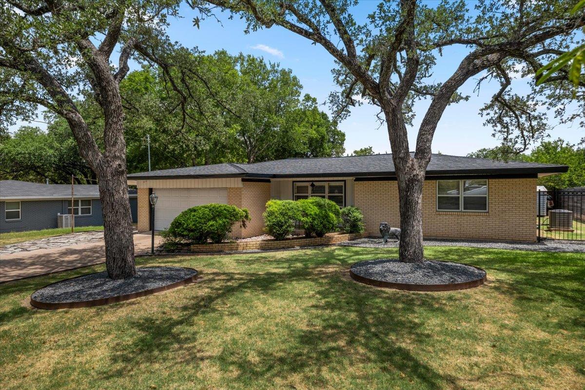 11901 Oak, Austin, TX 78753 — photo 1