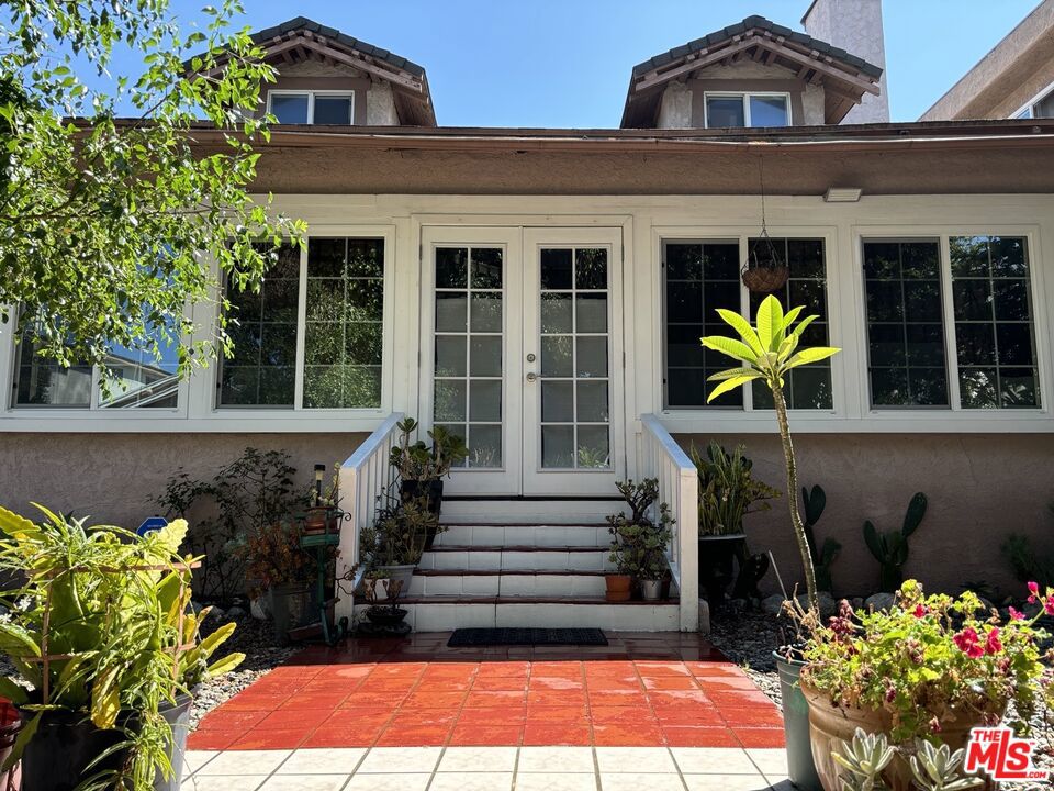 416 N Serrano Avenue, Los Angeles, CA 90004 — photo 1