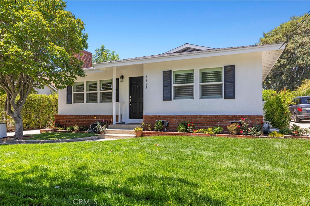 1325 Forest Avenue, Pasadena, CA 91103 — photo 1