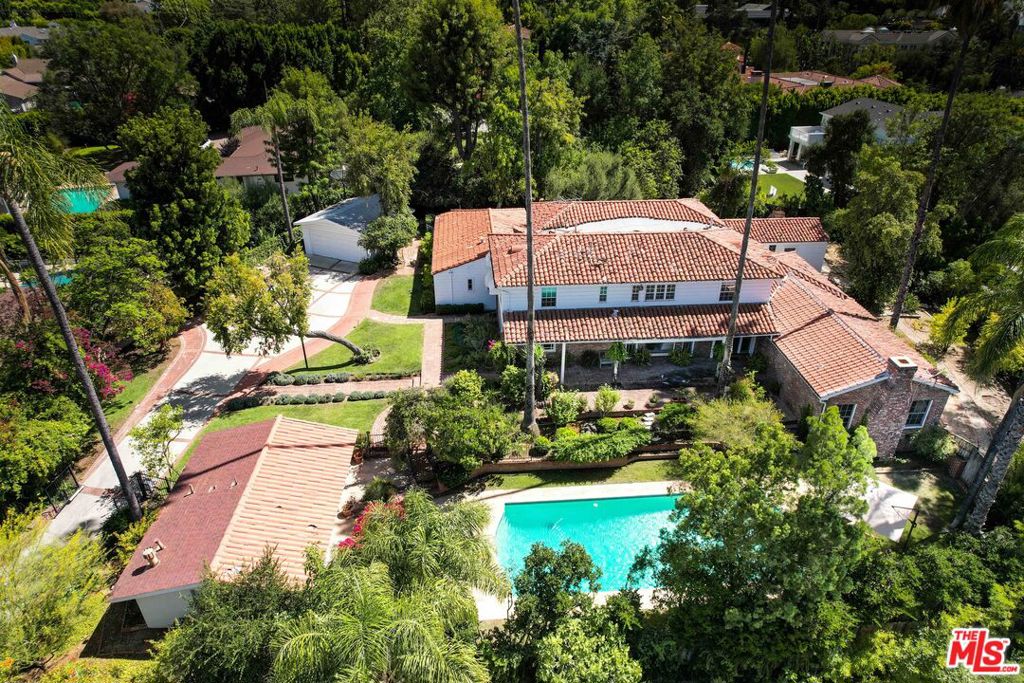 17534 Corinthian Drive, Encino, CA 91316 — photo 1