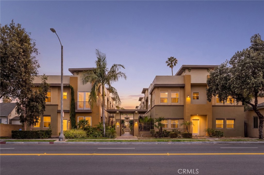 431 N Los Robles Avenue 2, Pasadena, CA 91101 — photo 1