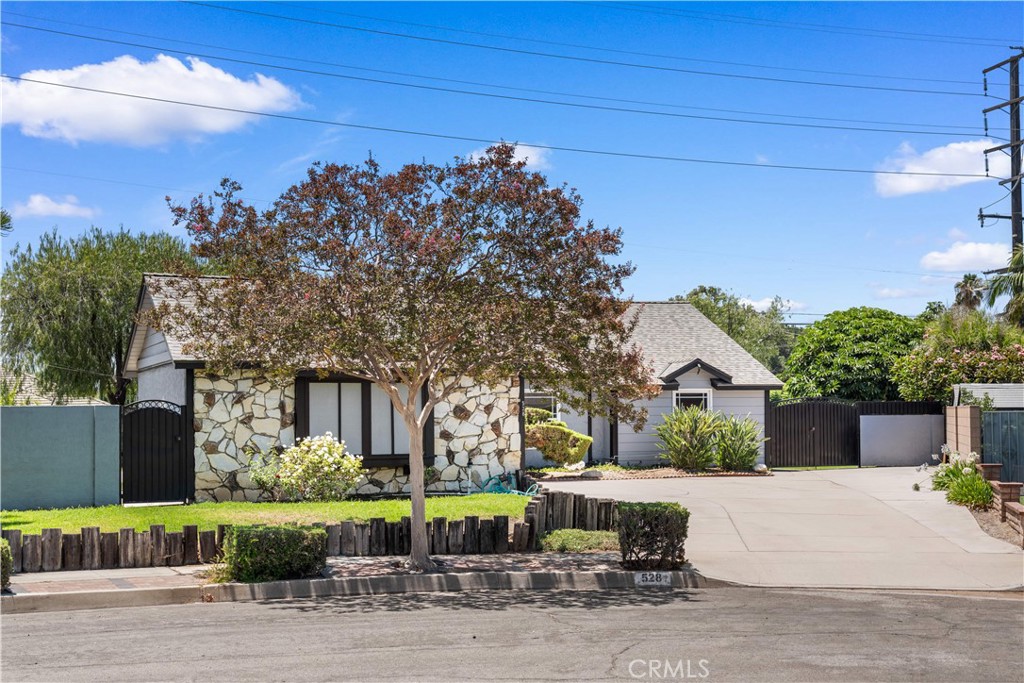 528 Essex, Glendora, CA 91740 — photo 1