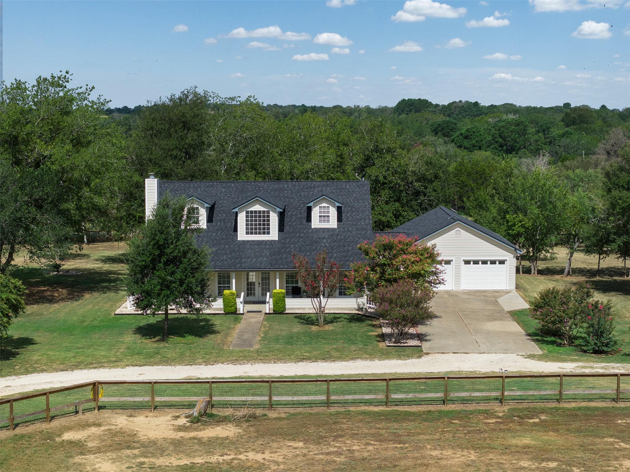 577 Herron, McDade, TX 78650 — photo 1