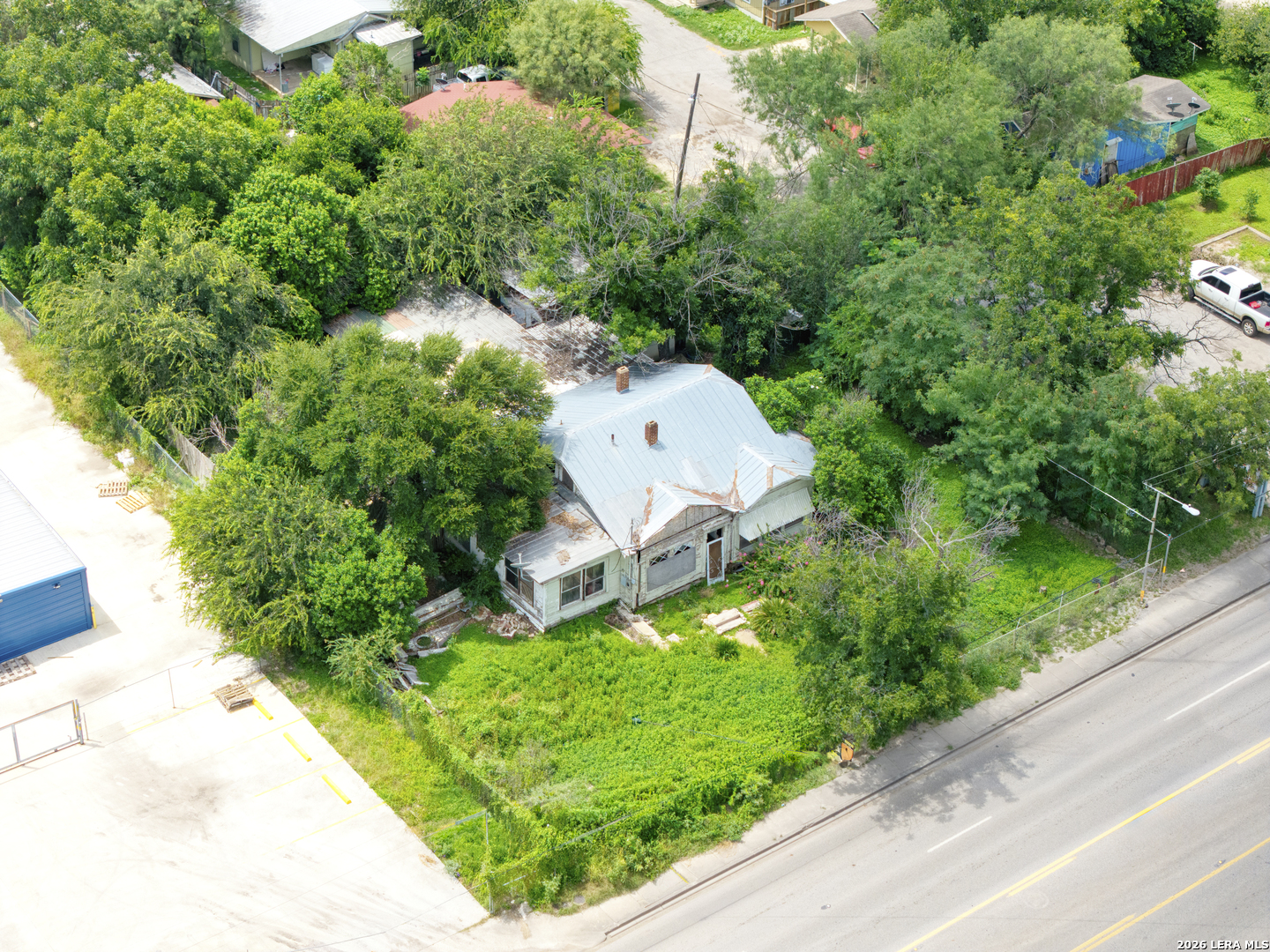 555 W Main St, Uvalde, TX 78801 — photo 1