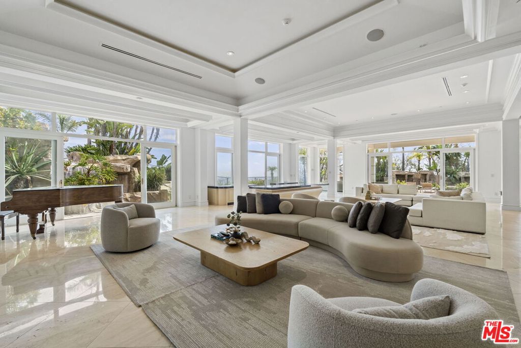 360 TROUSDALE Place, Beverly Hills, CA 90210 — photo 1