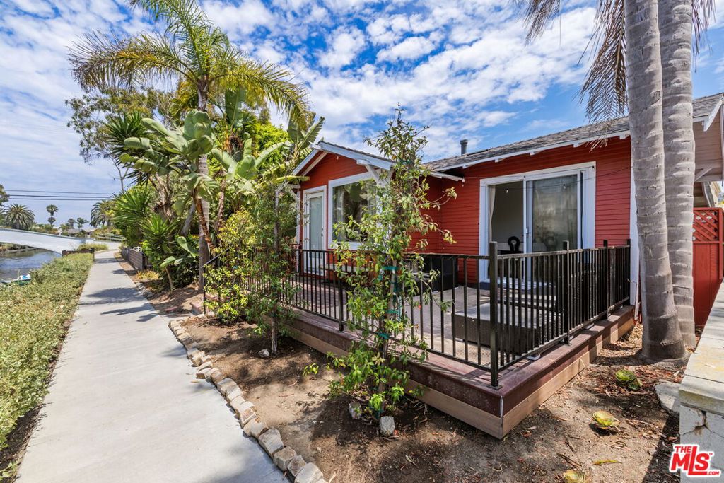 232 Howland Canal, Venice, CA 90291 — photo 1