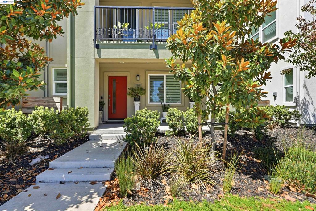 895 Manor Blvd, San Leandro, CA 94579-1727 — photo 1