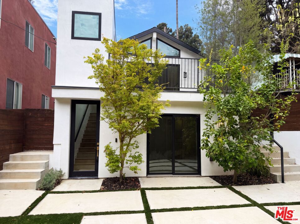 8723 Lookout Mountain Avenue, Los Angeles, CA 90046 — photo 1