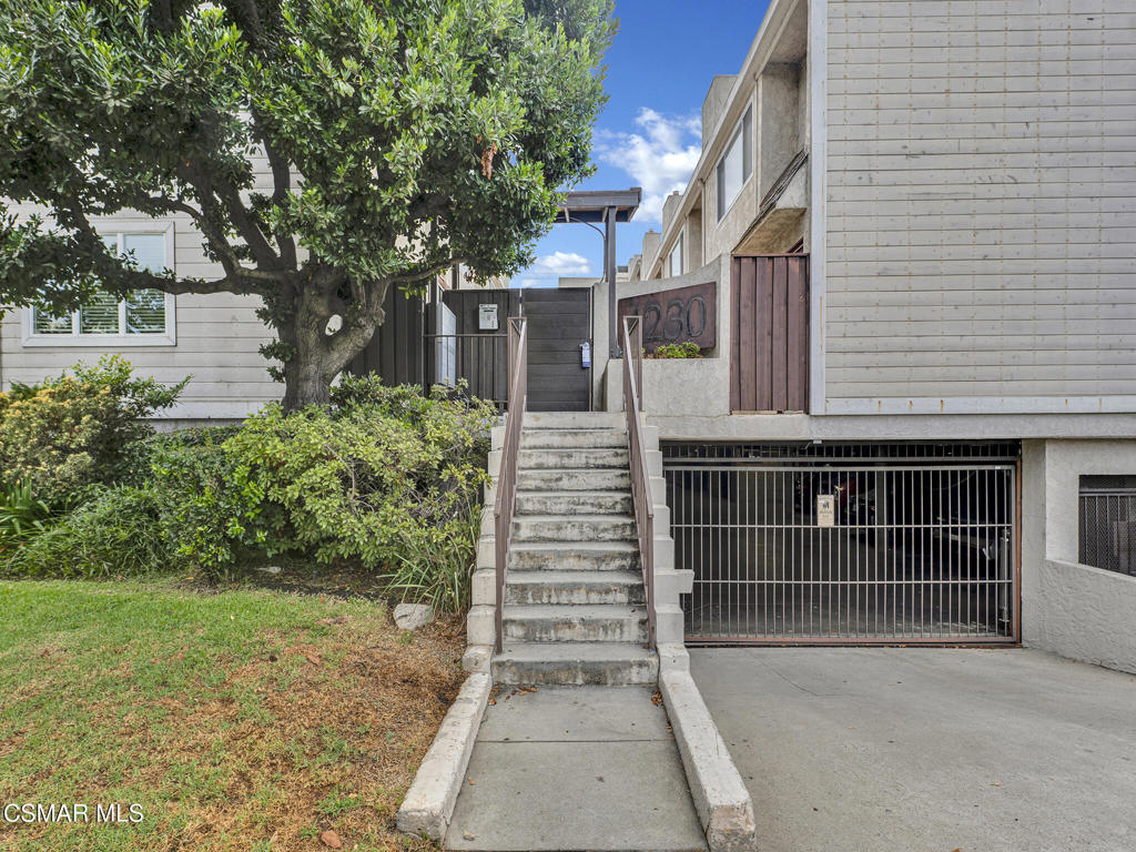 4230 Whitsett Avenue 9, Studio City, CA 91604 — photo 1