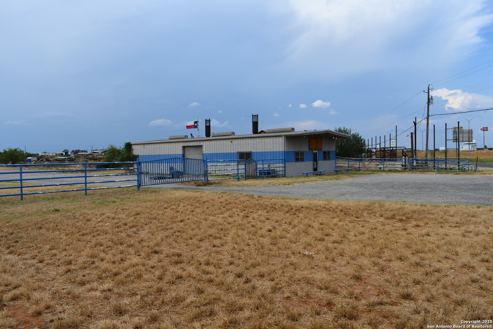 16776 IH 35, ,  78017 — photo 1
