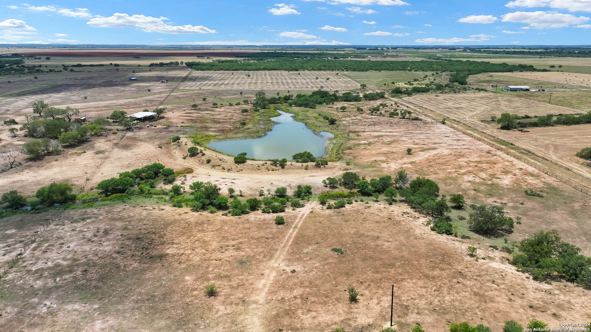 253 County Road 135, Floresville, TX 78114 — photo 1