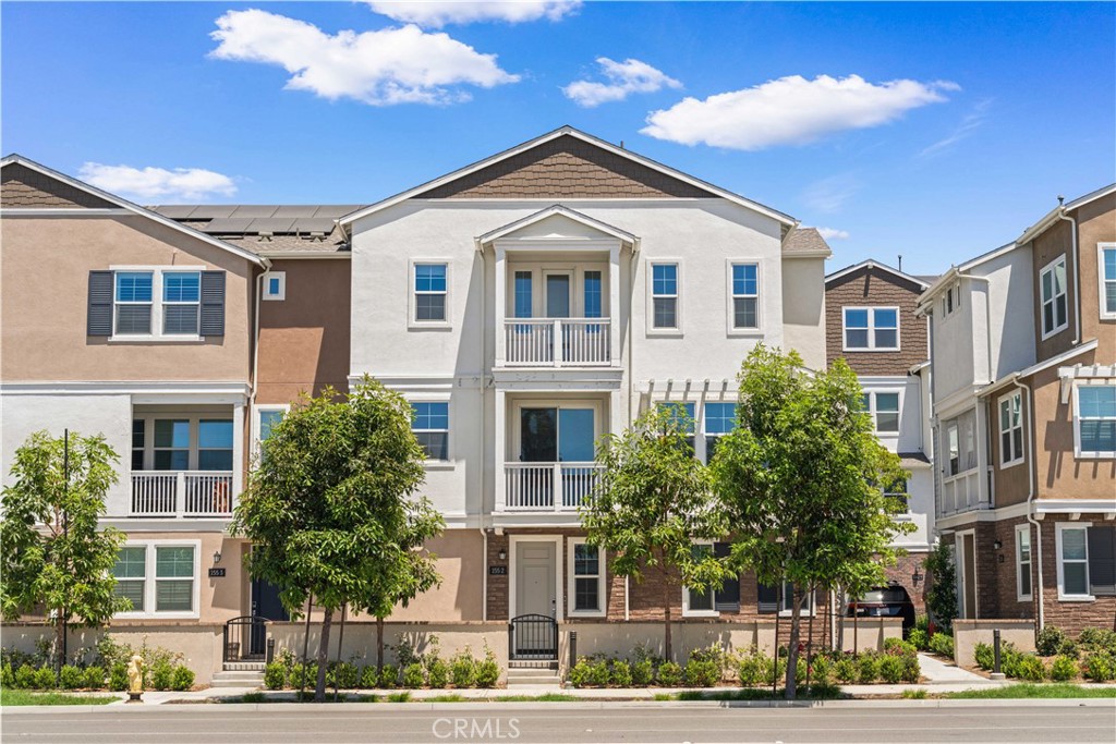 155 W LA PALMA Avenue 2, Anaheim, CA 92801 — photo 1