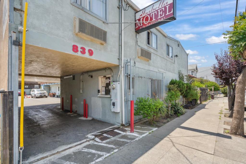 839 Isabella Street, Oakland, CA 94607 — photo 1