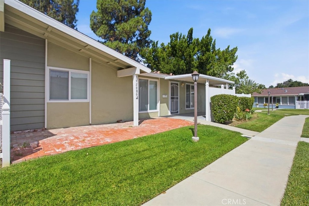 19208 Avenue Of The Oaks G, Newhall, CA 91321 — photo 1