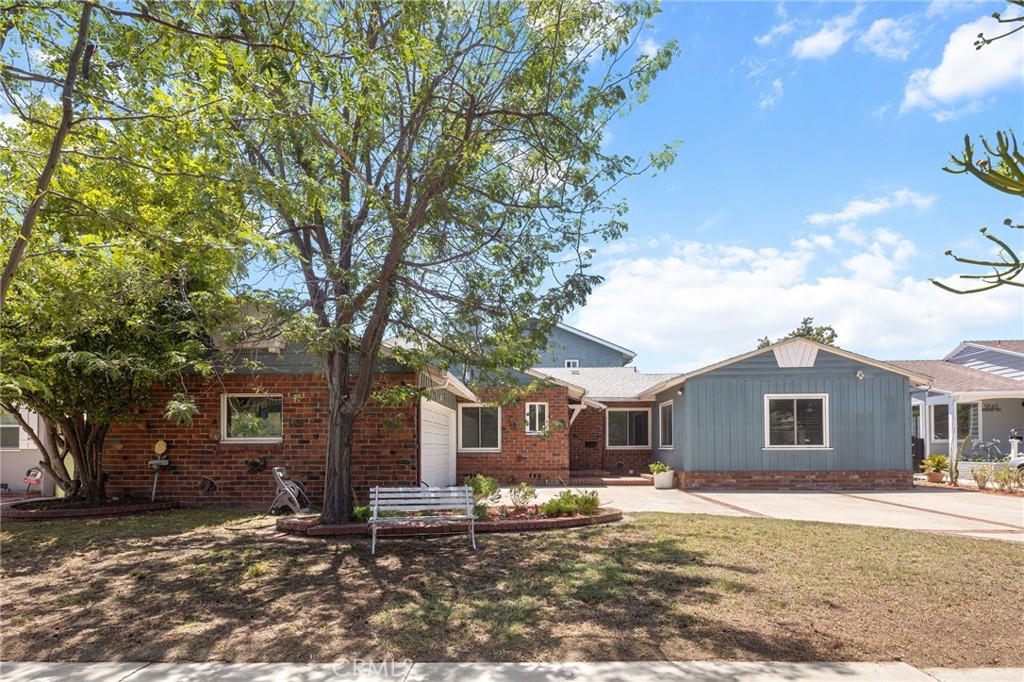 5841 Radford Avenue, Los Angeles, CA 91607 — photo 1