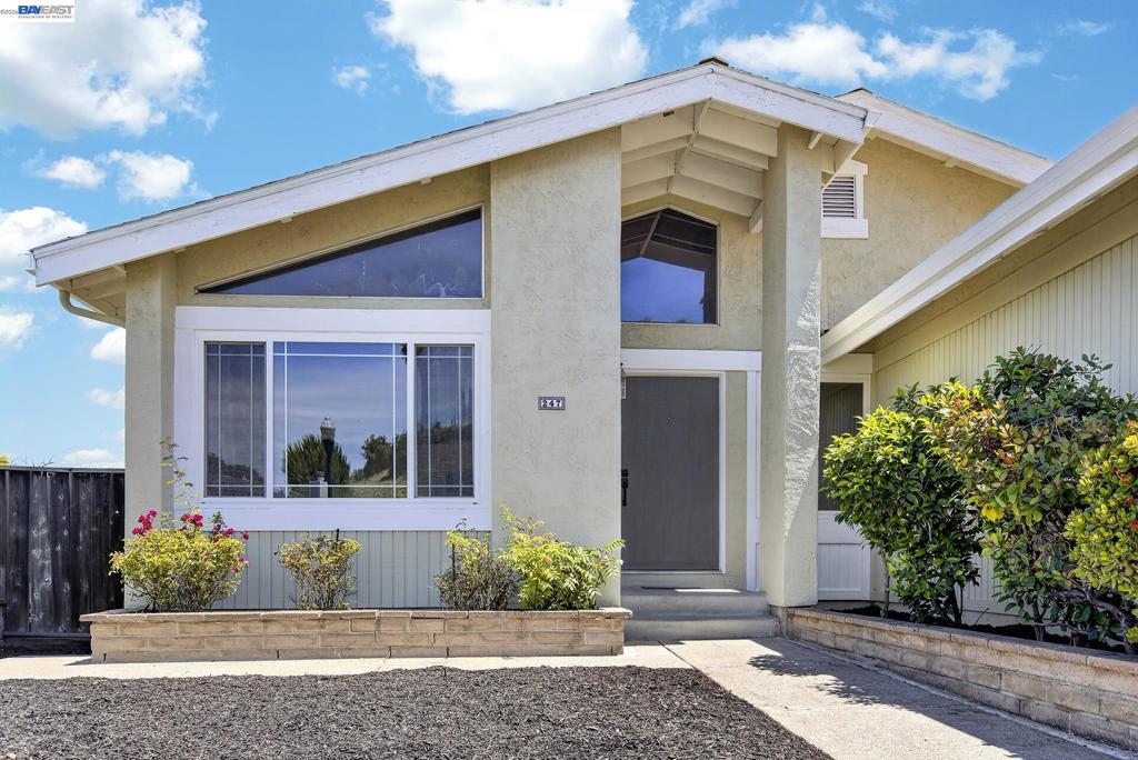 247 Sparrow Dr, Hercules, CA 94547 — photo 1
