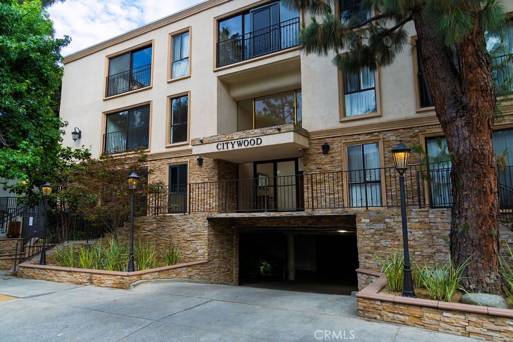 15344 Weddington Street 104, Sherman Oaks, CA 91411 — photo 1