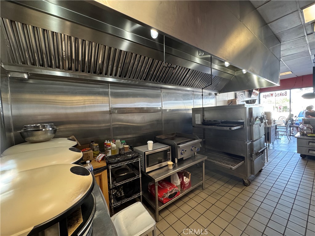 19946 Ventura Boulevard, Woodland Hills, CA 91364 — photo 1