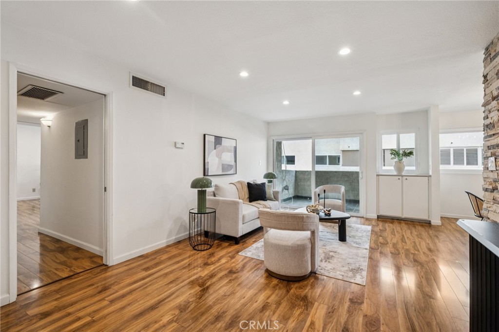 125 S Sierra Madre 215, Pasadena, CA 91107 — photo 1