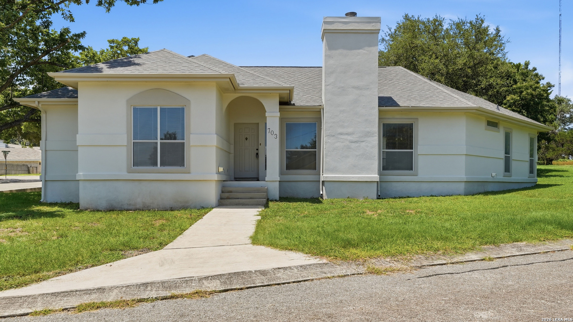 703 Lazy Bluff, New Braunfels, TX 78130 — photo 1
