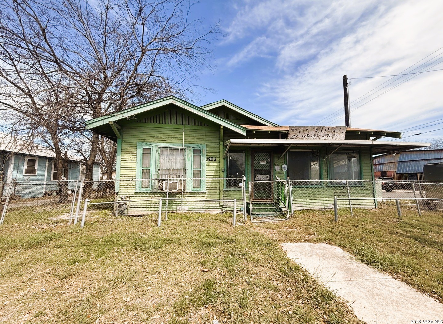 3203 W COMMERCE ST, San Antonio, TX 78207 — photo 1