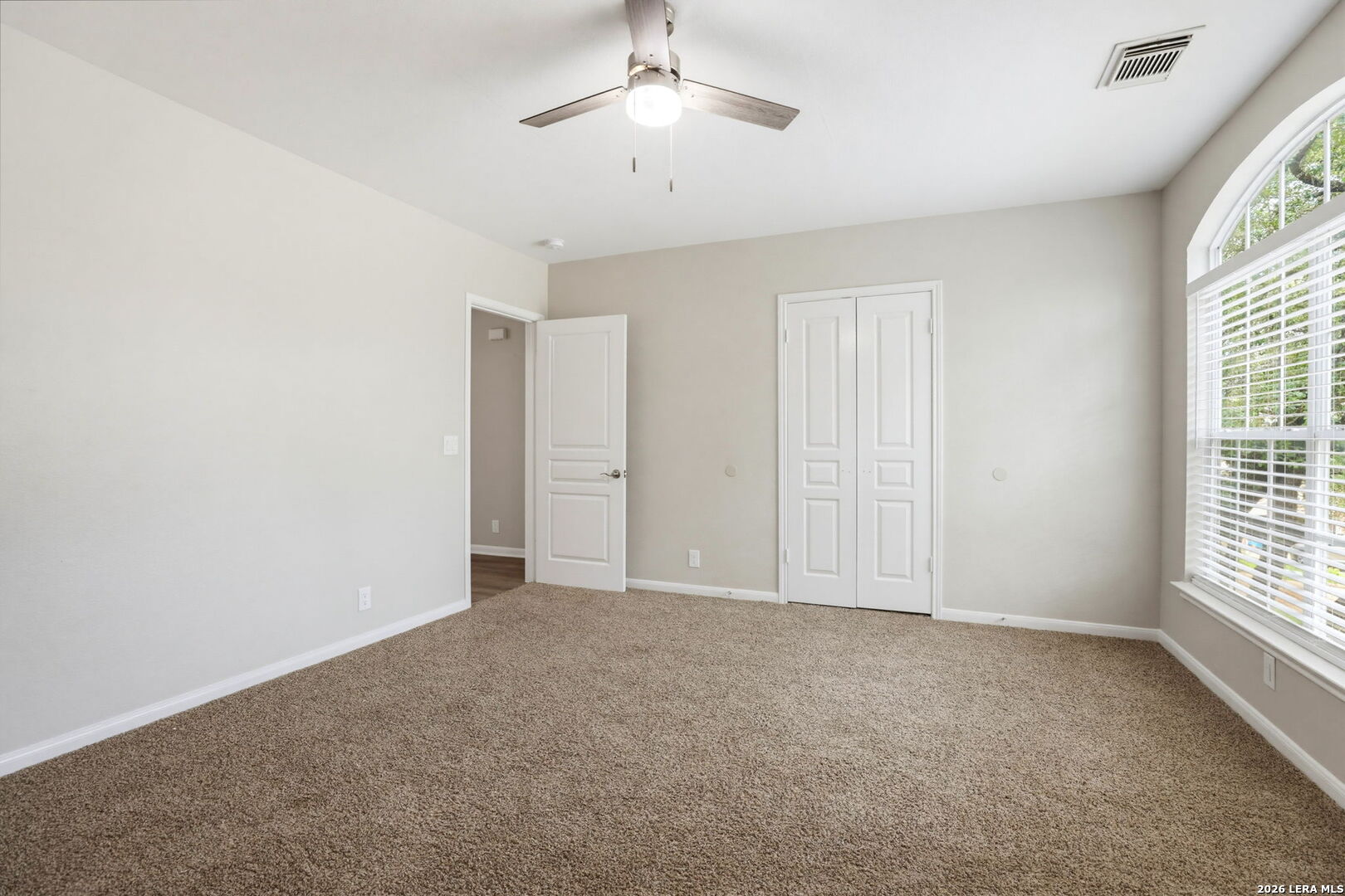 2521 BLACK PNE, , 78154 — photo 1