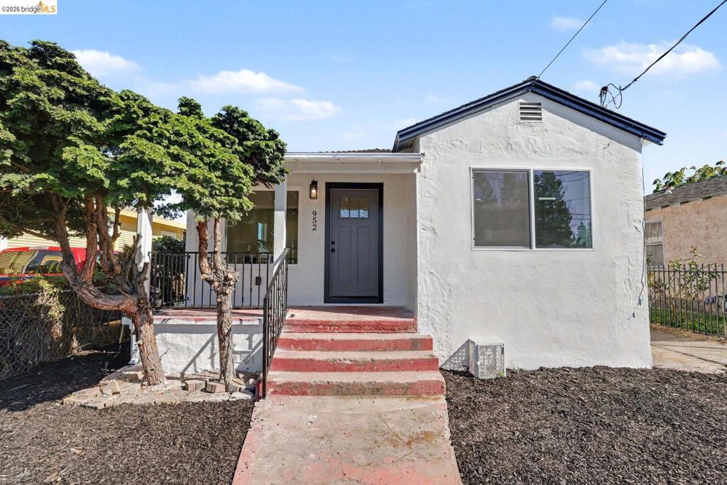 952 105th AVE, Oakland, CA 94603 — photo 1
