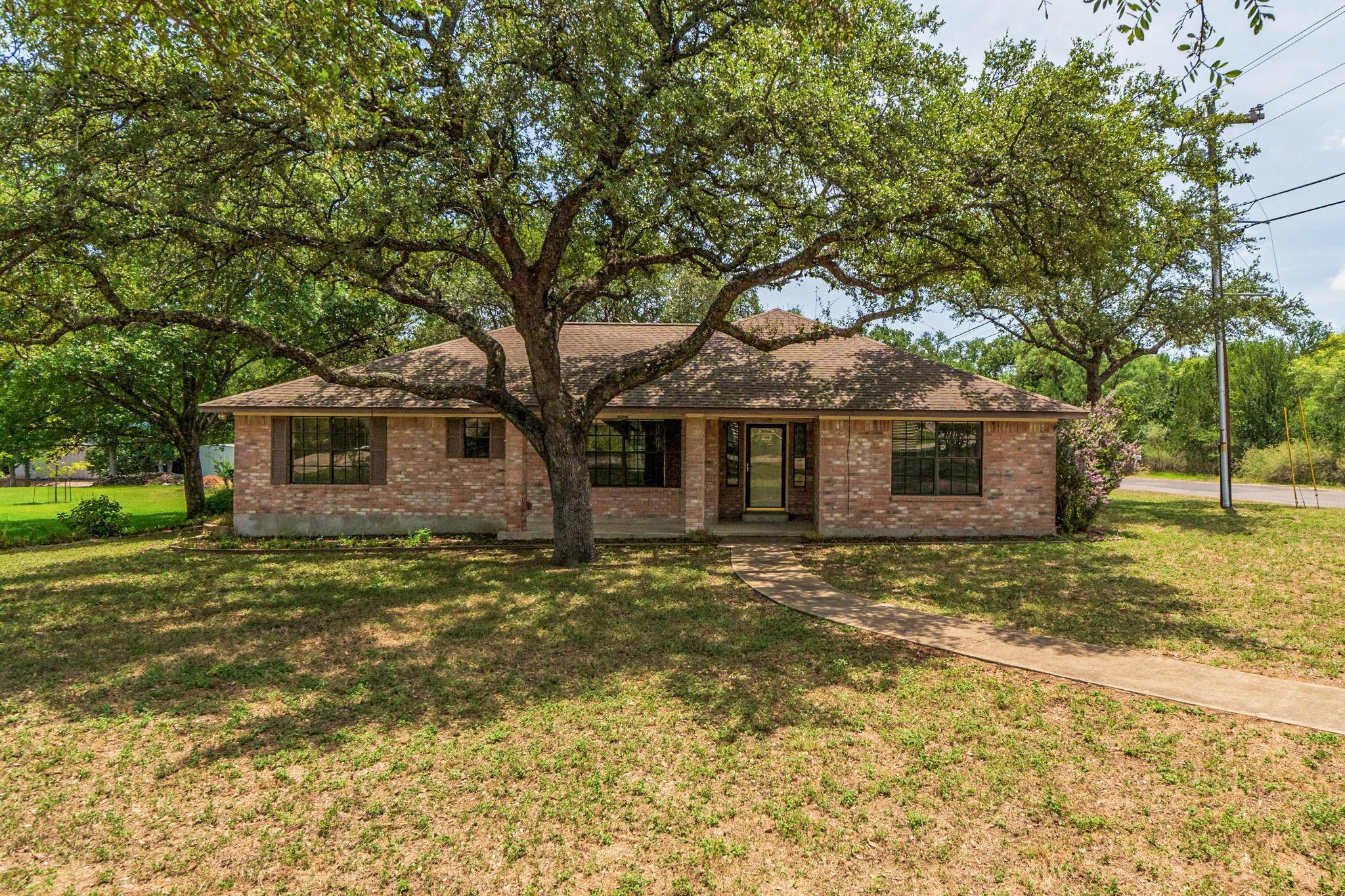 201 River Lake, Kingsland, TX 78639 — photo 1