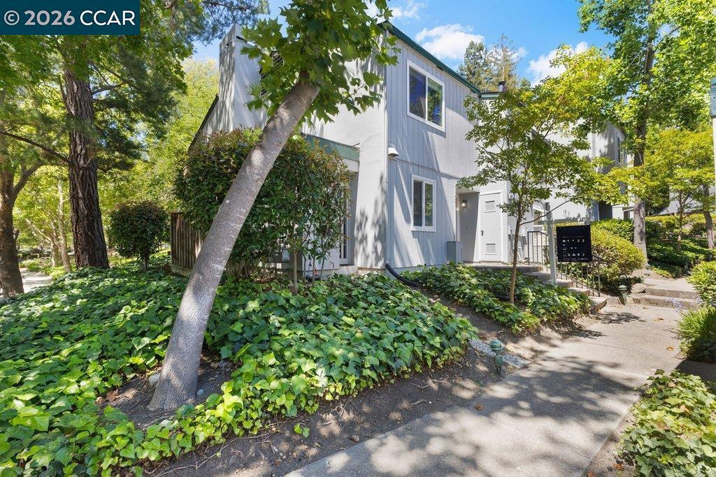 401 Old Orchard Ct, Danville, CA 94526 — photo 1