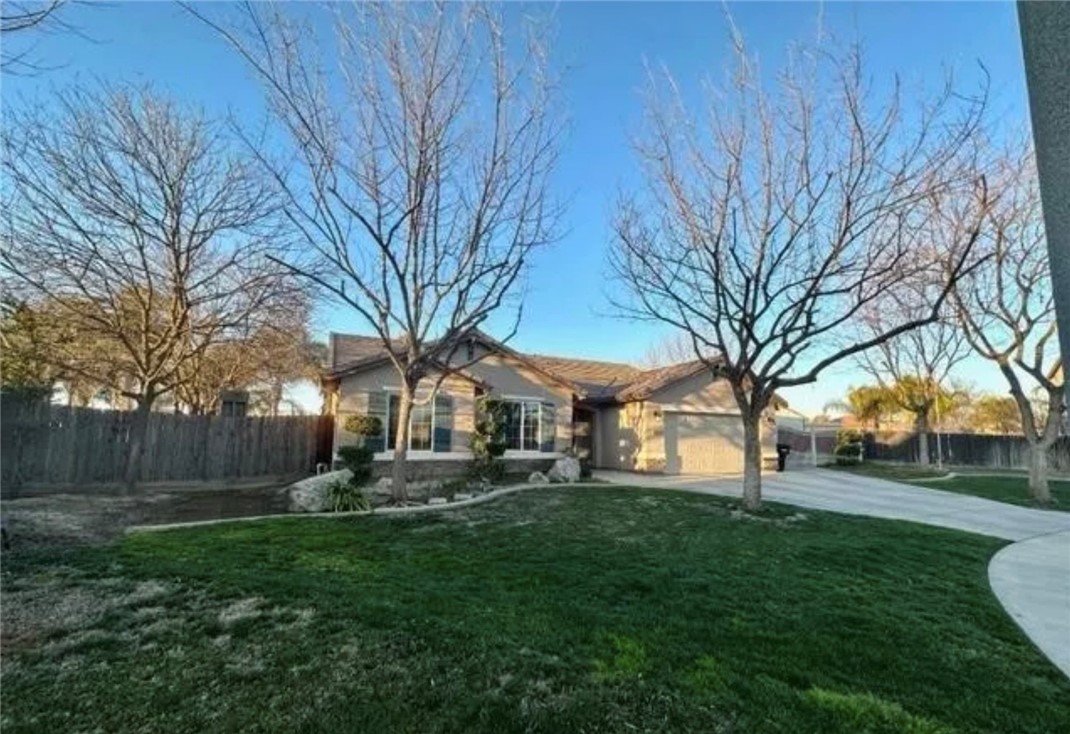 2106 N Vine, Hanford, CA 93230 — photo 1