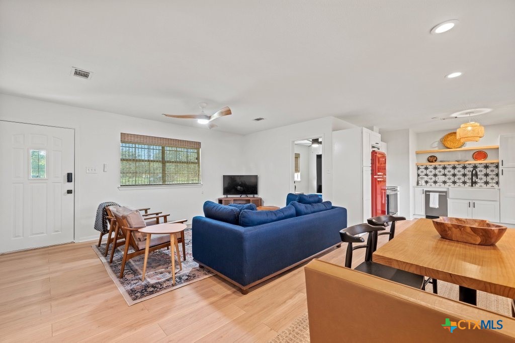 512 W Pecan Drive, Johnson City, TX 78636 — photo 1
