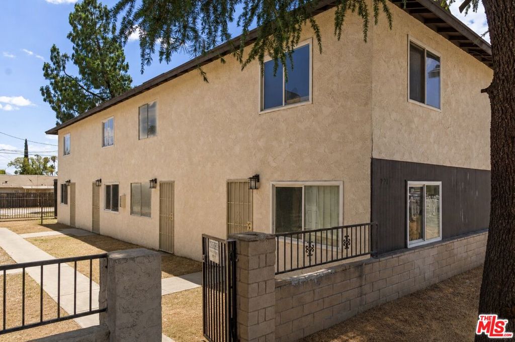 221 E 19th Street, San Bernardino, CA 92404 — photo 1