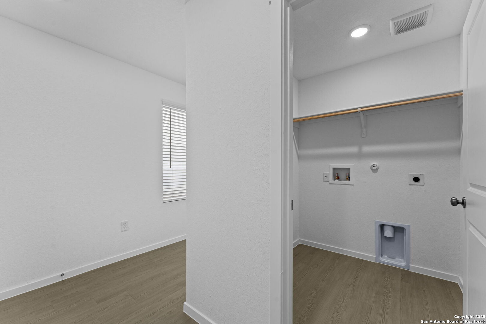 7242 Brownleaf dr, ,  78227 — photo 1