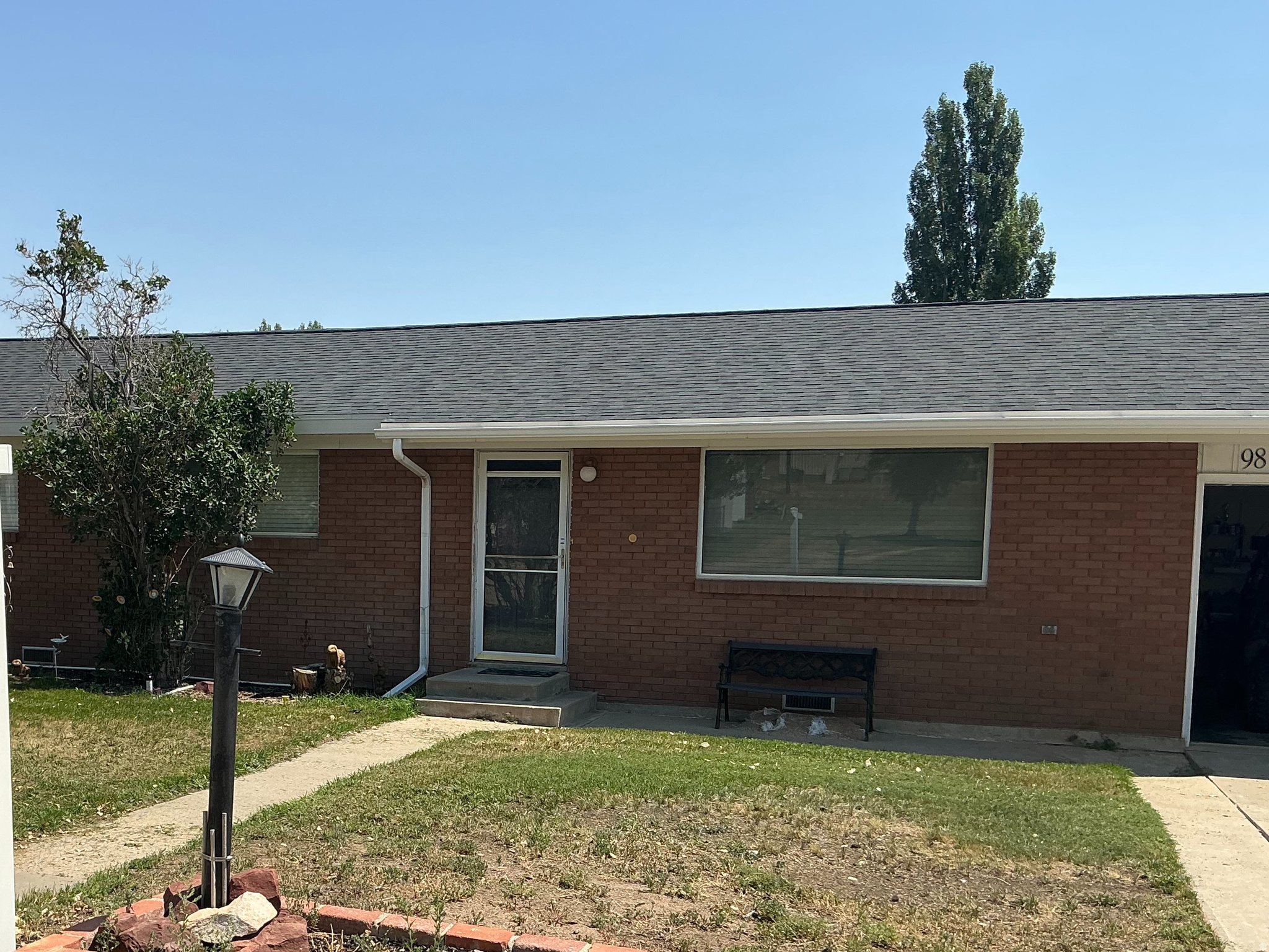 98 N MAIN ST