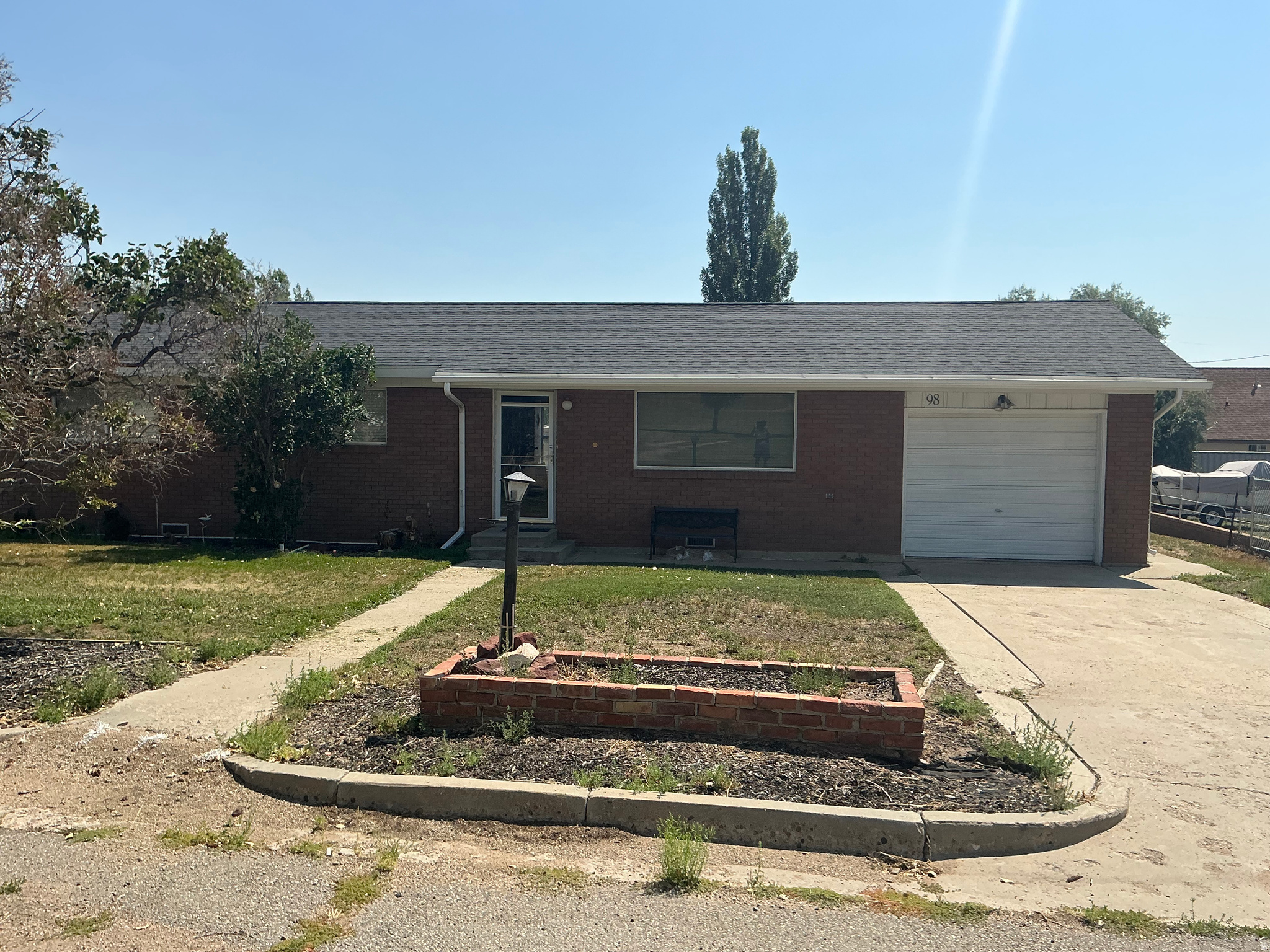 98 N MAIN ST