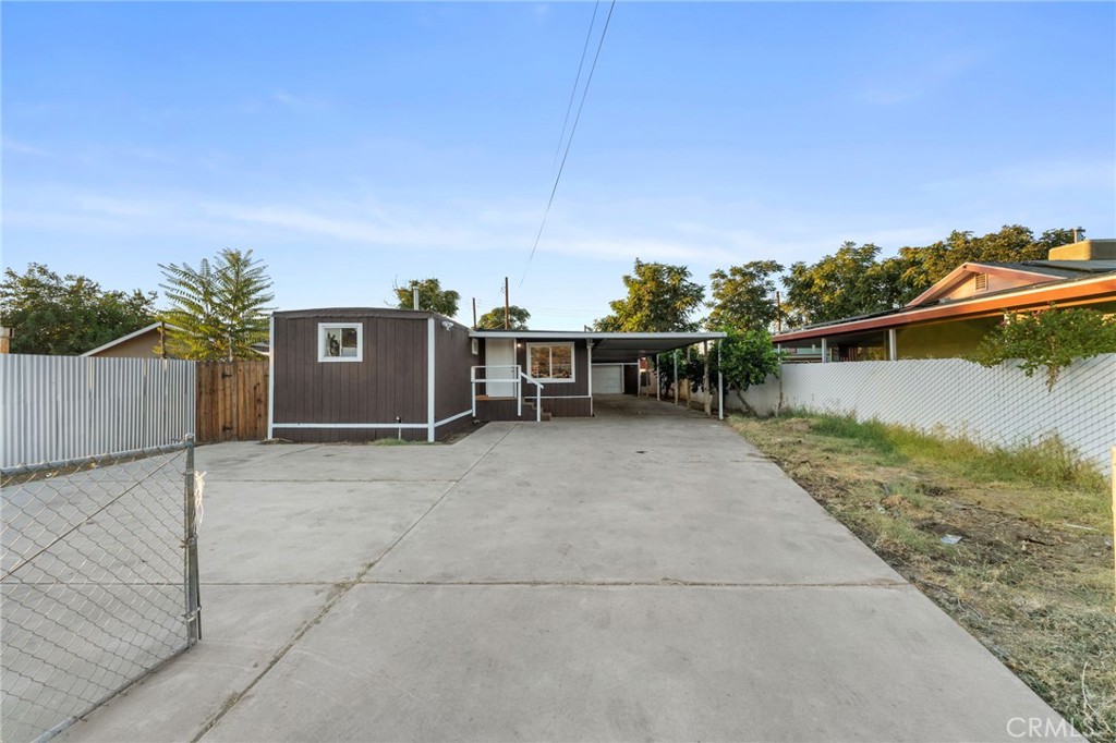 718 Willow Drive, Bakersfield, CA 93308 — photo 1