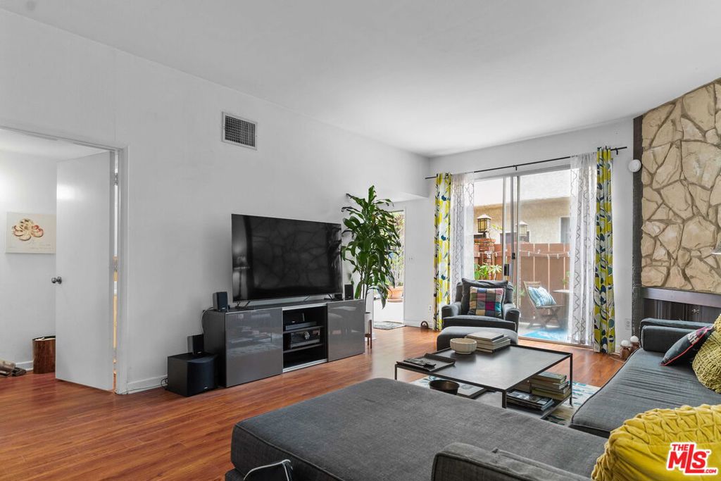 1828 Barry Avenue 4, Los Angeles, CA 90025 — photo 1