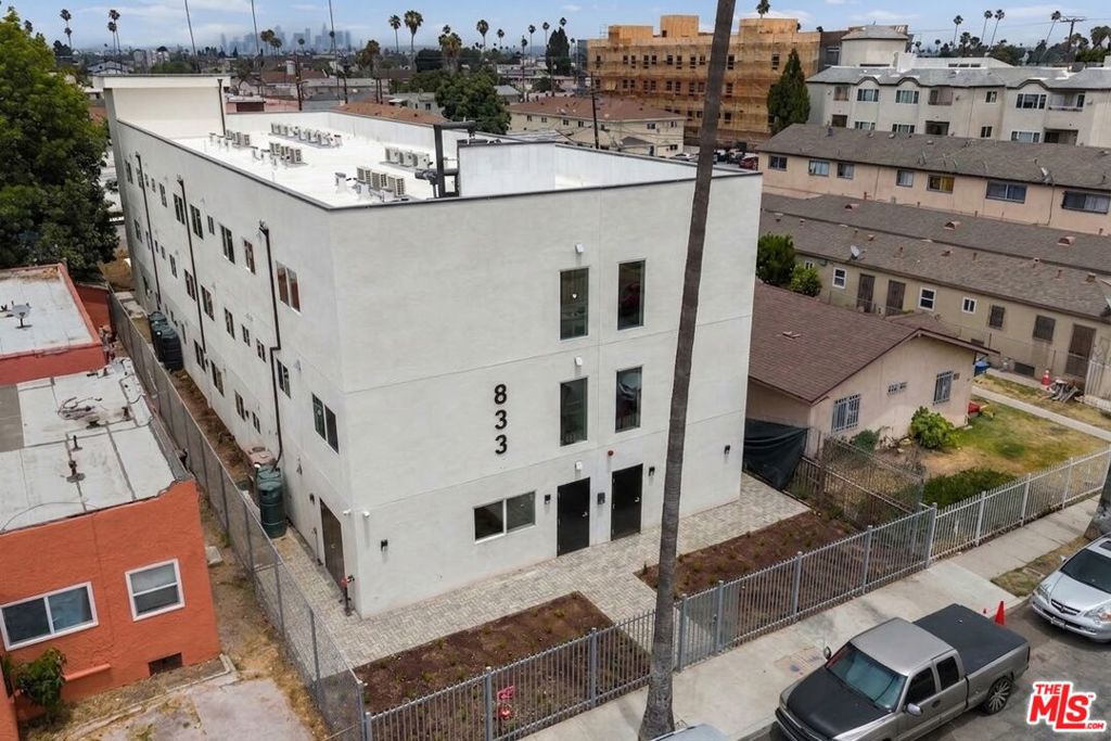 833 W 84th Street, Los Angeles, CA 90044 — photo 1
