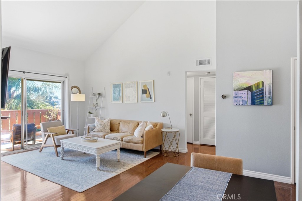 384 Redondo 401, Long Beach, CA 90814 — photo 1