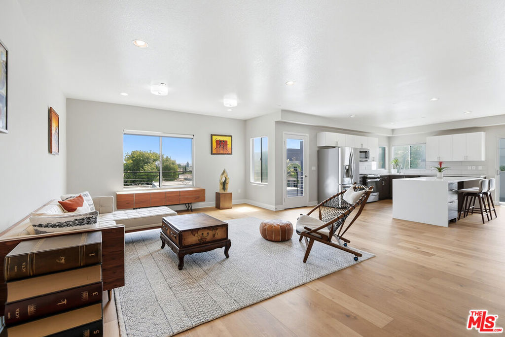 13337 Beach Avenue 403, Los Angeles, CA 90292 — photo 1