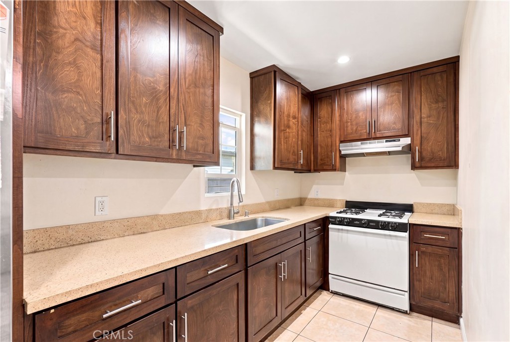 5017 S San Pedro, Los Angeles, CA 90011 — photo 1