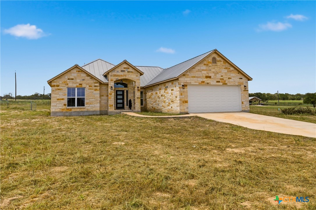 200 Lakeview, La Vernia, TX 78121 — photo 1